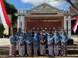 Kalurahan Karangduwet Selenggarakan Foto Bersama Menggunakan Pakaian Tradisional Jawa Yogyakarta